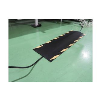 クリーンテックスジャパン（株） KABLEMAT  ラバー PS45IV1 ケーブルマット AY00020 30x60 ﾗﾊﾞｰﾀｲﾌﾟ