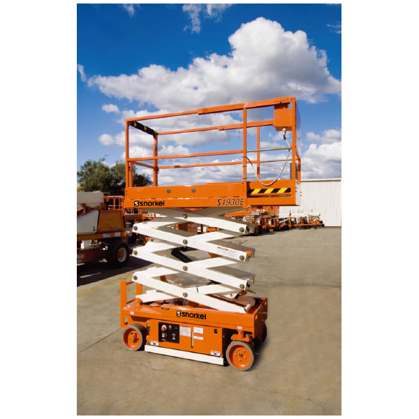 （株）ピカコーポレイション 自走式高所作業車 シザースリフト S 自走式高所作業車　シザースリフト S3246E